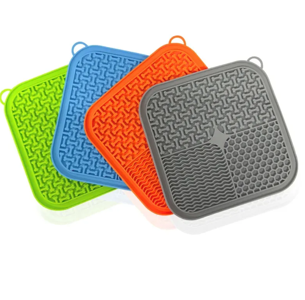 CalmLick Silicone Lick Mat – Anxiety Relief for Dogs & Cats